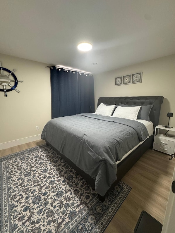 Iron/ironing board, WiFi, bed sheets