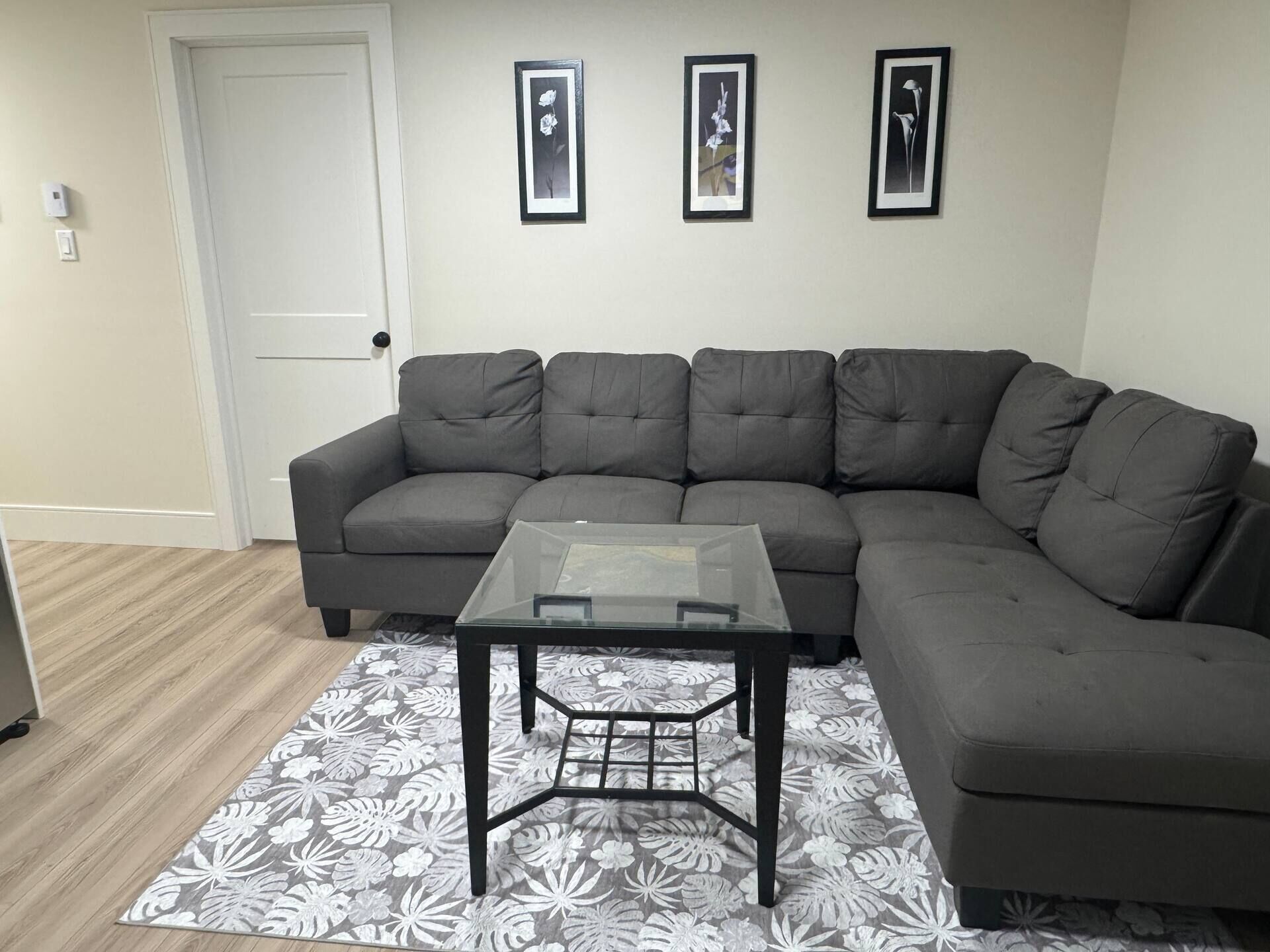 リビング エリア. Fabulous 2-bedroom apartment with AC in vibrant Moncton