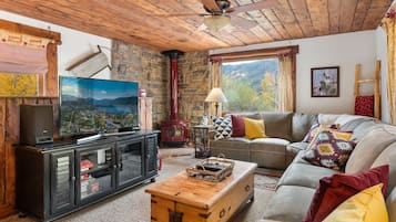 Chalet rustique, 2 chambres | Aire de séjour