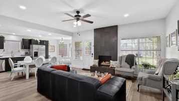 House, 3 Bedrooms | Living area | Smart TV, streaming services