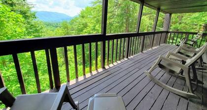 Hillbilly Hilton 2 Bedroom Chalet
