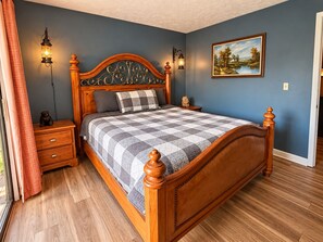 Room - Hillbilly Hilton 2 Bedroom Chalet (Pigeon Forge)