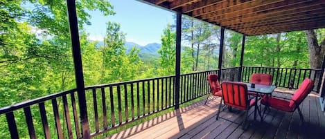Chalet, 2 Bedrooms | Outdoor dining