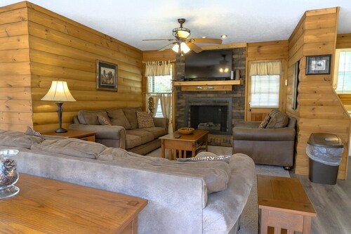 Hoot N Holler 5 Bedroom Chalet