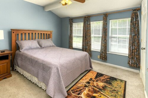Hoot N Holler 5 Bedroom Chalet