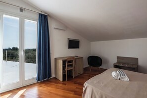 Room - Wonderful private villa for 8 guests with A/C, private pool, WIFI, TV, patio and panoramic view (Noto)