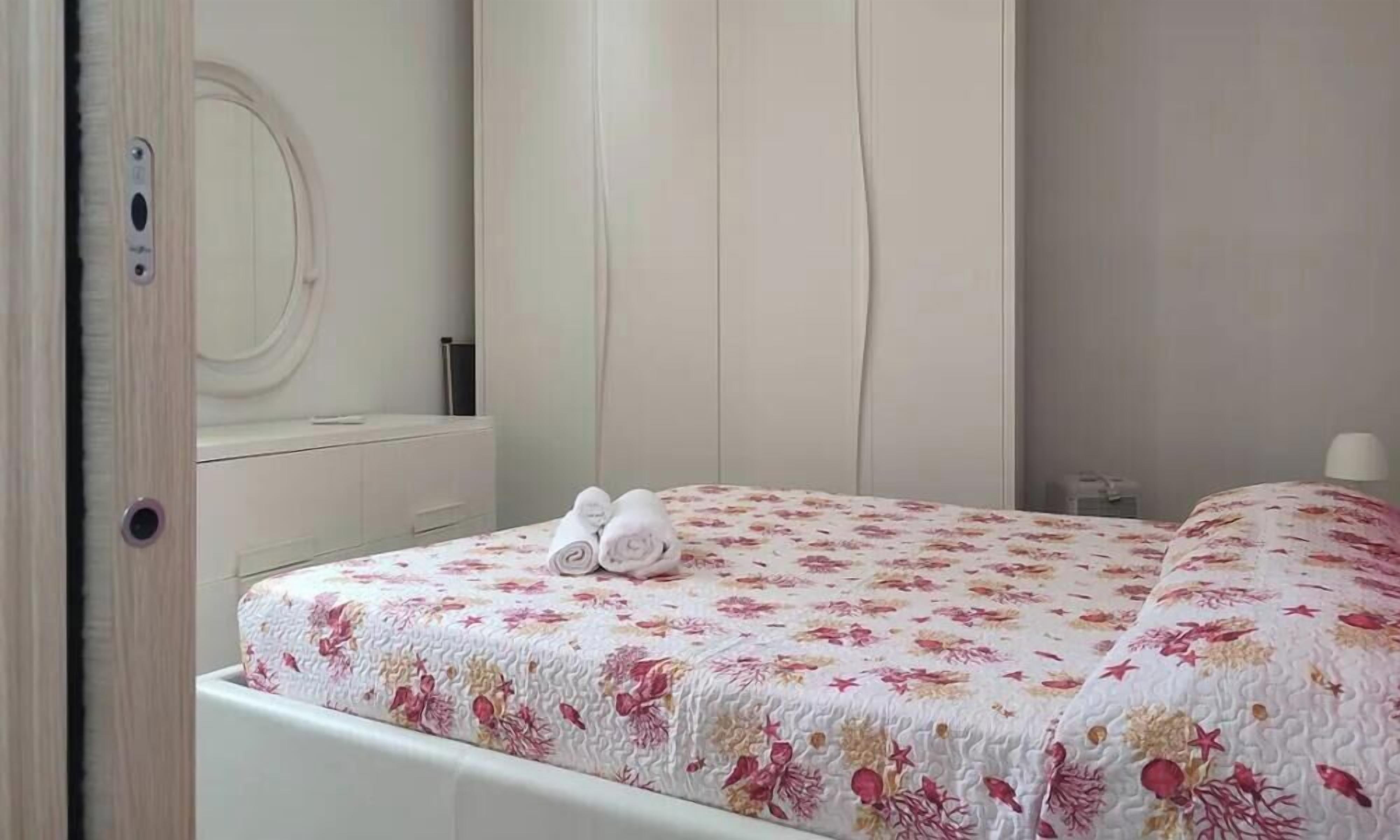 3 bedrooms, WiFi, bed sheets