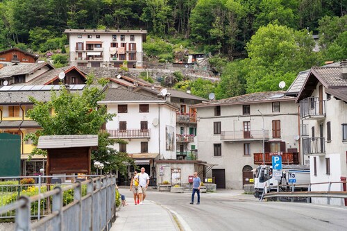 San Martino Val Masino Apartment with Private Parking
