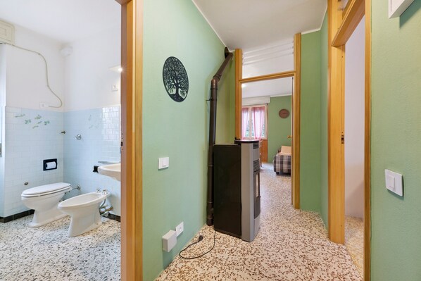 A bathroom with a toilet, bidet, and sink.