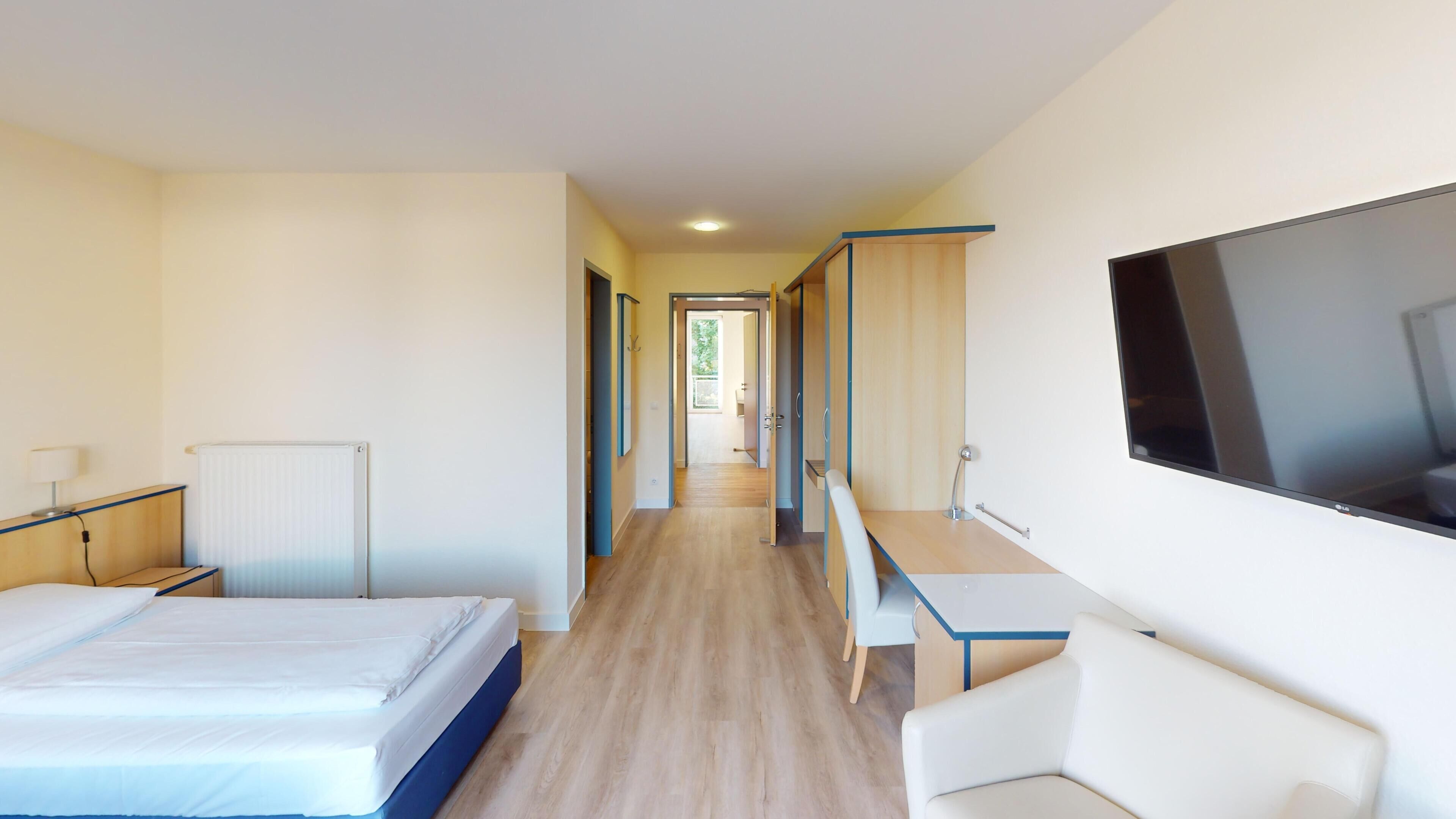 Basic-Doppel- oder -Zweibettzimmer, Terrasse | Schreibtisch, laptopgeeigneter Arbeitsplatz, kostenloses WLAN