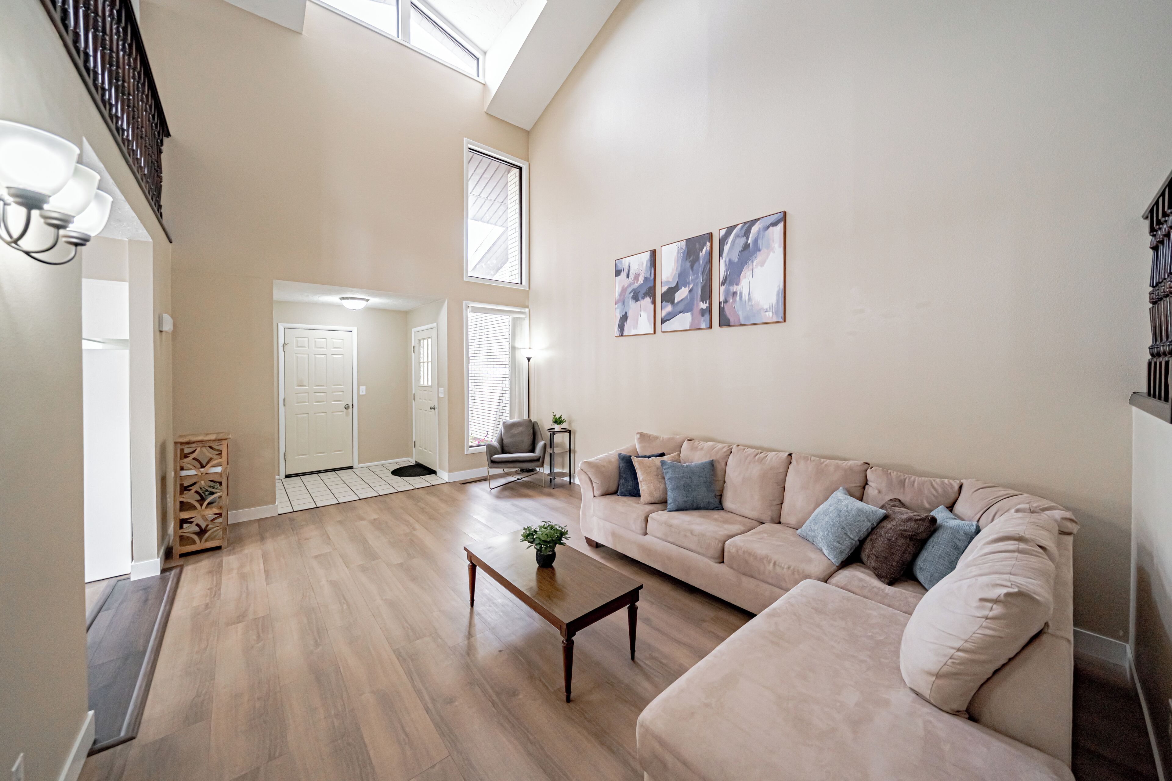 Spacious Family-friendly 3-bedroom Townhome In Heart Of Rexburg - Rexburg, ID