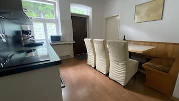 Køleskab, mikrobølgeovn, ovn, kogeplade