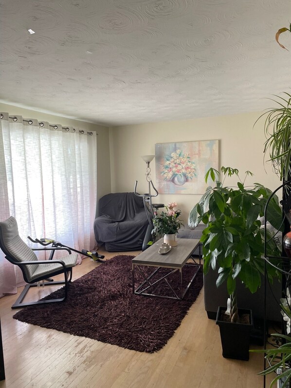 Interior - Cozy Room for Rent - Perfect for Female/ Student! (Gatineau)
