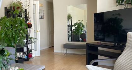 Cozy Room for Rent - Perfect for Female/ Student!
