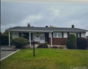 Exterior - Cozy Room for Rent - Perfect for Female/ Student! (Gatineau)