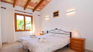 4 chambres, fer et planche à repasser, Wi-Fi, draps fournis
