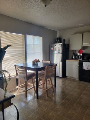 Dining - Wonderful 3-bedroom house with AC in charming San Antonio (San Antonio)