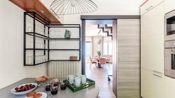Apartment, Lake View | Private kitchen | Full-size fridge, microwave, oven, stovetop
