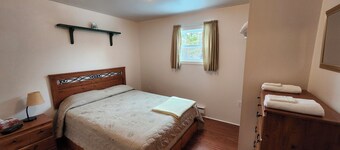 Crocker Cabins Unit 2 offers a self‑contained efficiency unit in Gros Morne.