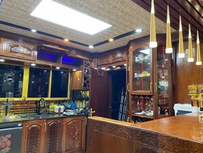 Bar (in der Unterkunft)