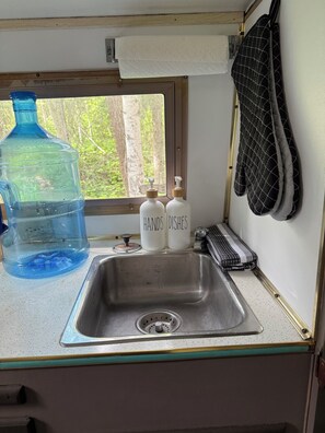 Interior - Cozy Vintage Camper - Tealy Wheely (Golden)