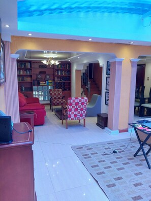 Interior - Mi Casa Hostal: Quiet, family and pet-friendly hostel. (Bogotá, D.C.)