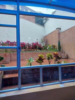 Interior - Mi Casa Hostal: Quiet, family and pet-friendly hostel. (Bogotá, D.C.)