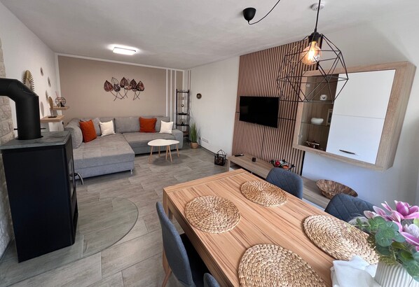 Living area - Apartment “Leopold” with Private Terrace and Wi-Fi (Tschernitz)