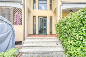 A two-story building with a front entrance, steps leading up to it, and a covered area to the left. - The Refuge of Manu - Lucca (Lucca)