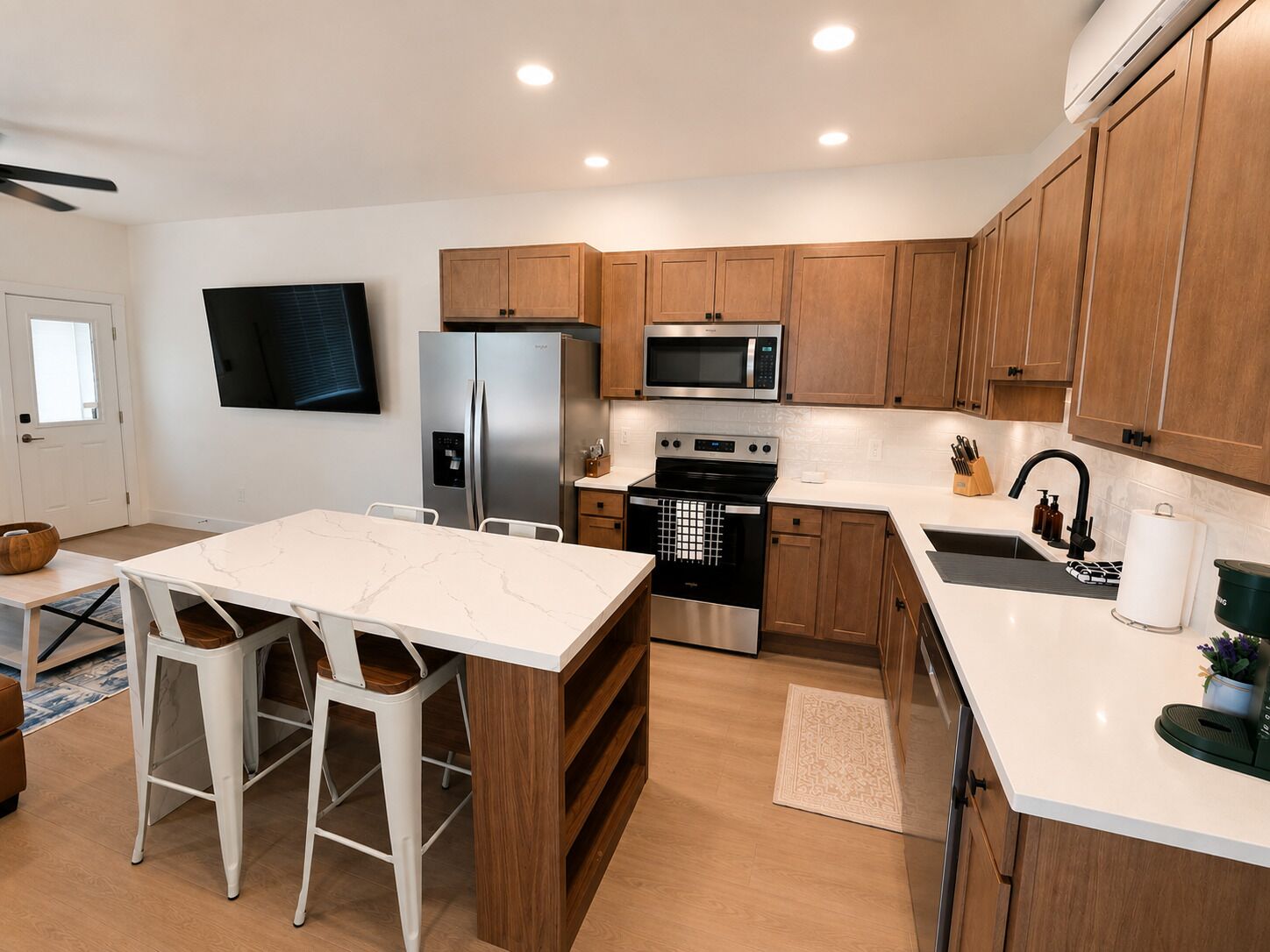 Living/kitchen/dining