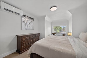 1 bedroom, iron/ironing board, WiFi, bed sheets - The Frontier Loft | Remodeled Upstairs Retreat (Cheyenne)