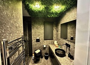 Bathroom - #ALS_LIMEN SEAVIEW SUITE (Thessaloniki)