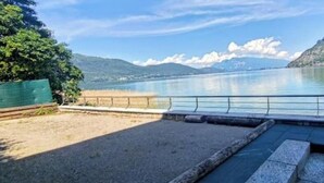 Unclassified image, 4 of 45, button - Villa Émeraude - A waterfront haven of peace on the shores of Lac du Bourget (Auvergne-Rhône-Alpes)