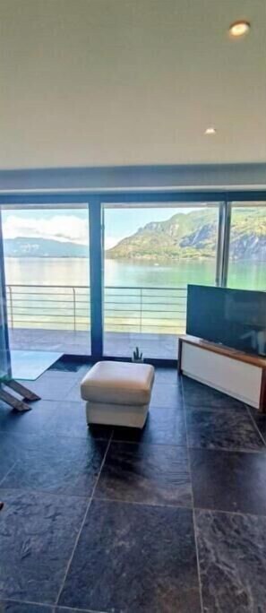 Interior - Villa Émeraude - A waterfront haven of peace on the shores of Lac du Bourget (Auvergne-Rhône-Alpes)