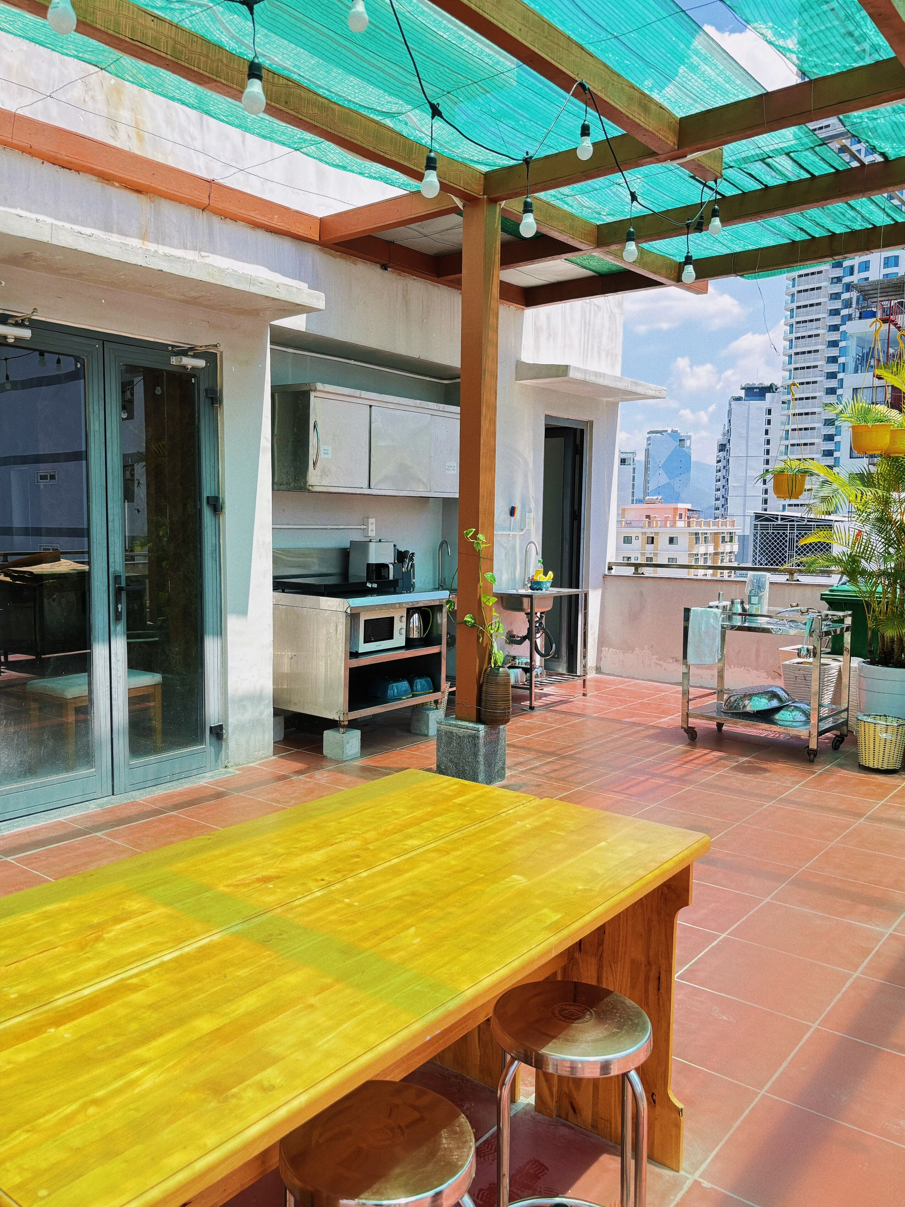 Outdoor dining