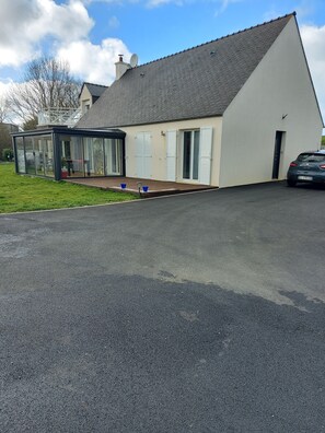 Exterior - Quiet house on a plot of 1000m close to the beach venizella 500m etGR 34 (GUIMAEC)
