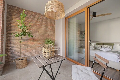 Apartment 'Rural Ca La Roser' with Private Terrace, Wi-Fi and Air Conditioning