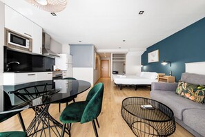 A modern apartment with a kitchen, dining area, and living room. - Sicilia-1602 - Studio Apartment, Sleeps 2 (Barcelona)