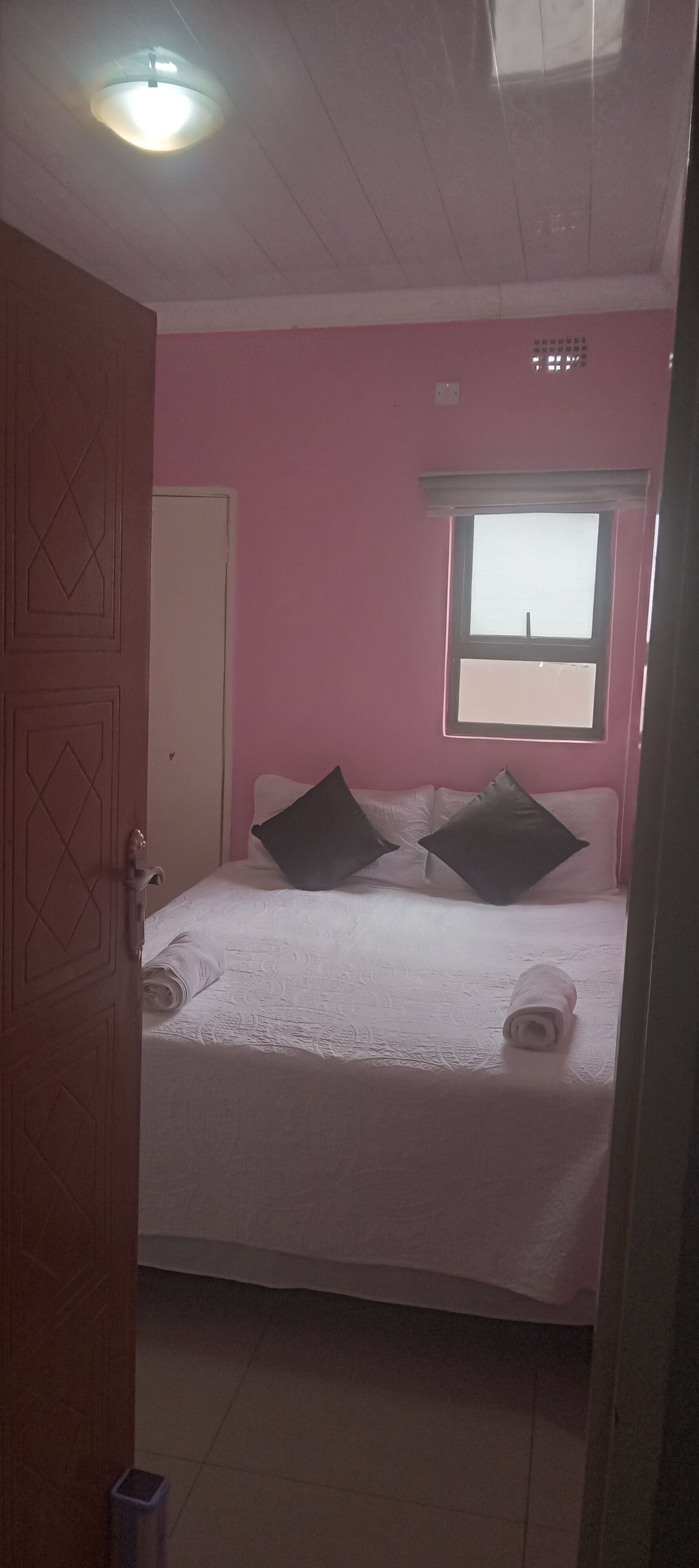 2 bedrooms, iron/ironing board, Internet, bed sheets
