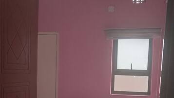 2 bedrooms, iron/ironing board, Internet, bed sheets