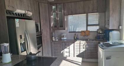 Peaceful 2-bedroom bungalow with AC in charming Gaborone
