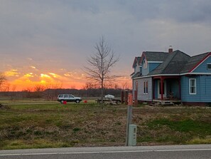 A house with a porch, a garage, and a driveway. - The Patriot on old Route 66 40 minutes from St Louis Mo. or Springfield, Il (Staunton)
