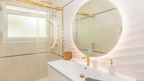 Hair dryer, towels, toilet paper - Villa les pins (Saint-Georges-de-Didonne)