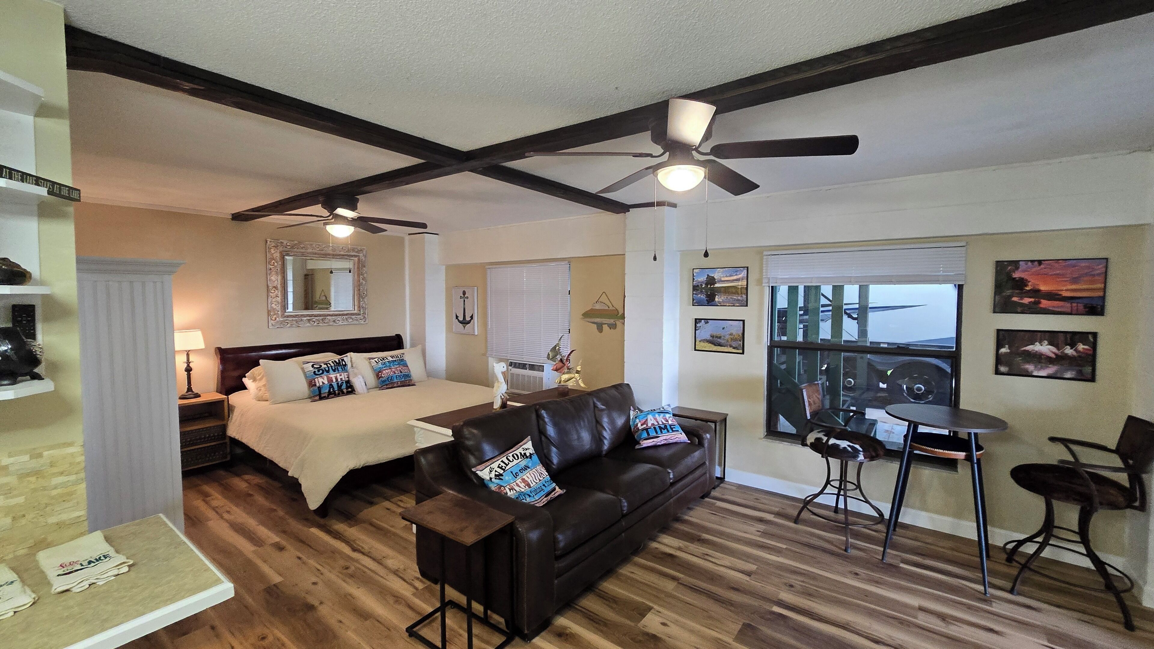 リビング エリア. Cozy 1-bedroom bungalow in charming Sebring with AC
