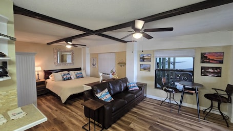 リビング エリア. Cozy 1-bedroom bungalow in charming Sebring with AC