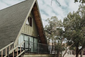 Exterior - Payson's Olive A-Frame Cabin (Payson)