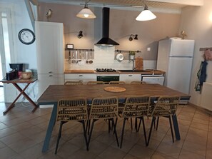 Private kitchen - Vrbo Property (Rivedoux-Plage)