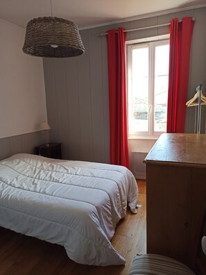 Room - Vrbo Property (Rivedoux-Plage)