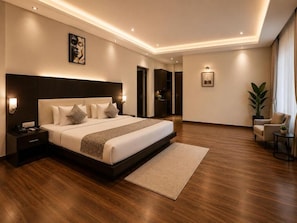 Deluxe Double Room | In-room safe, soundproofing, iron/ironing board, free WiFi - Hotel Corporate Plaza T-3 Delhi Airport (New Delhi)