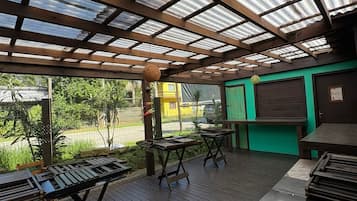 Tempat makan outdoor